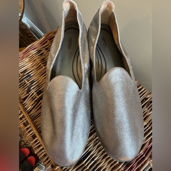 Aetrex Size 8.5/Euro 39 Silver Liz Leather Shoes - Picture 2 of 7